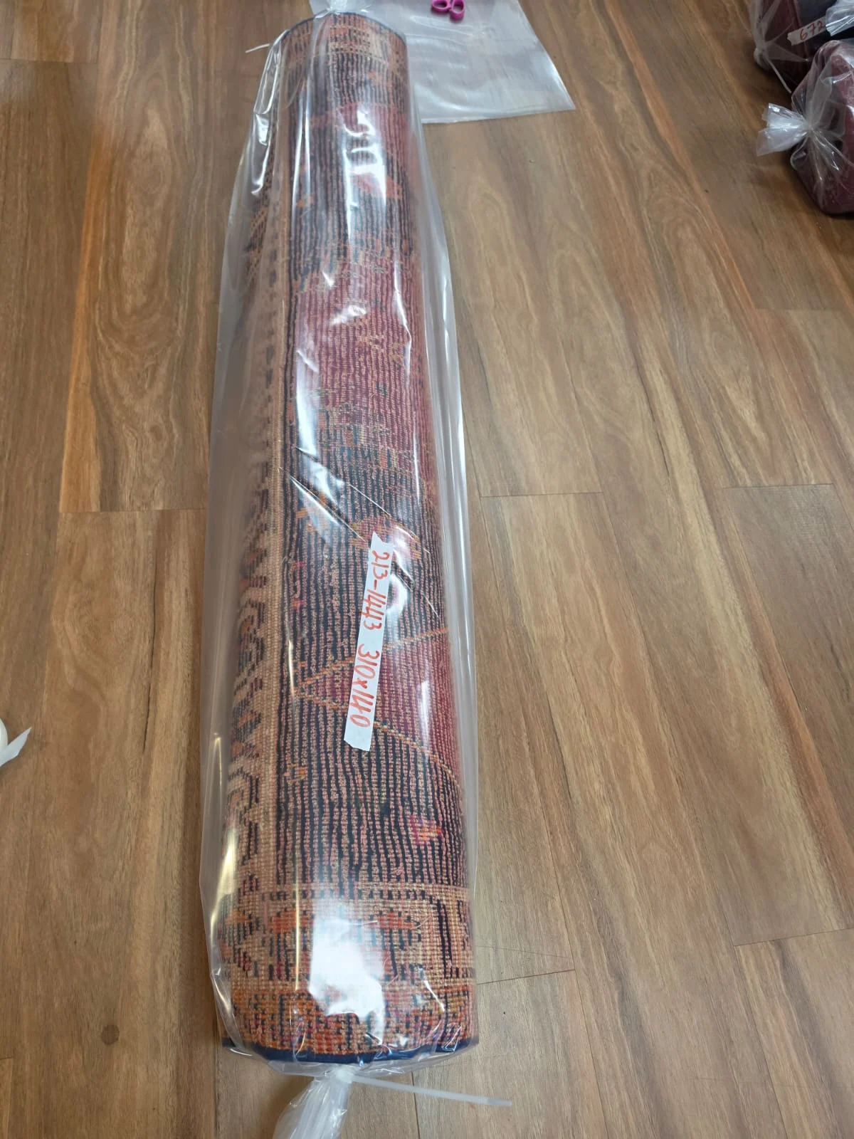 Authentic Persian Shiraz Rug (310cm x 140cm) - Image 3