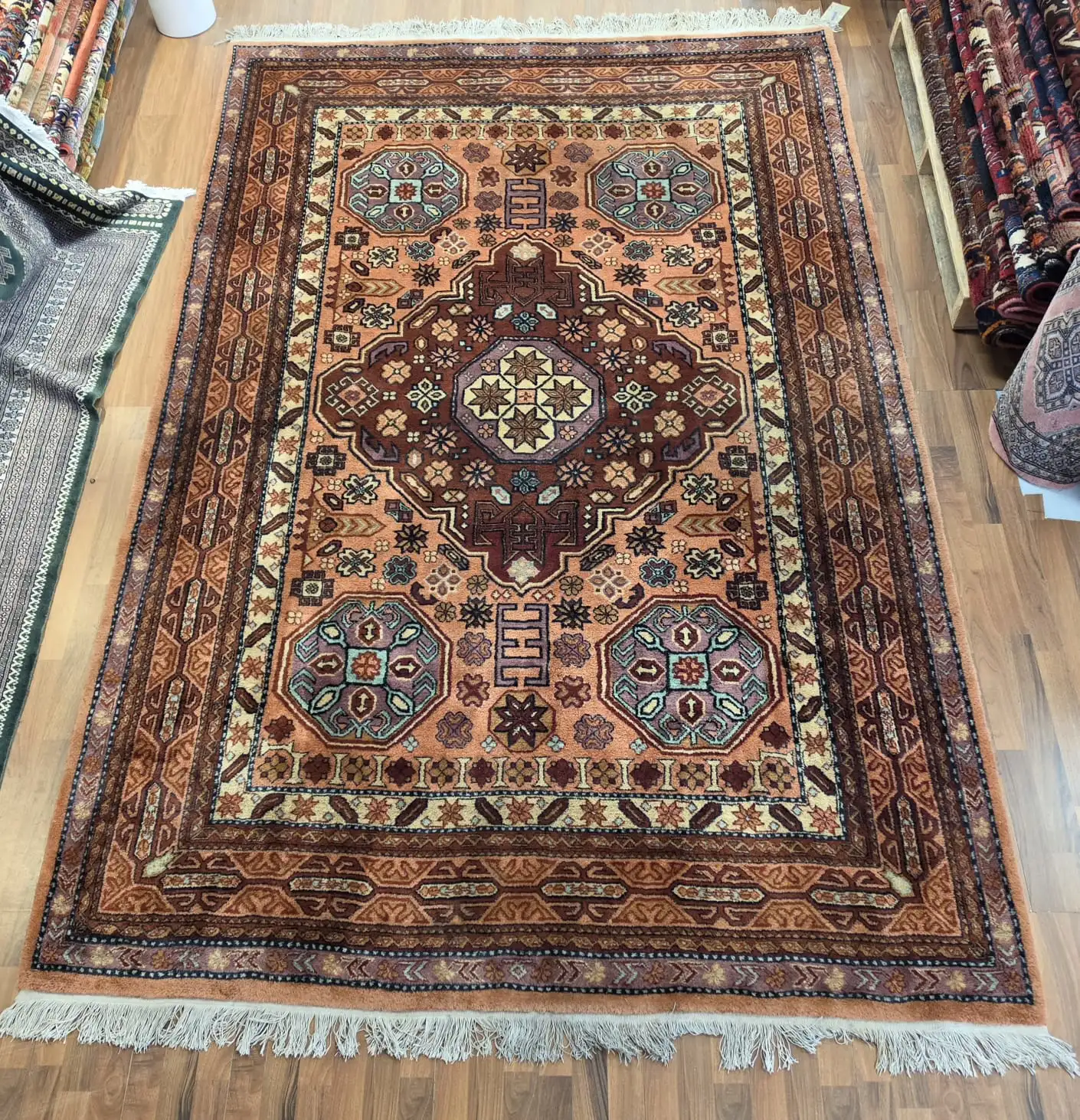 Traditional Area Rug (2.72m x 1.84m) - Image 3